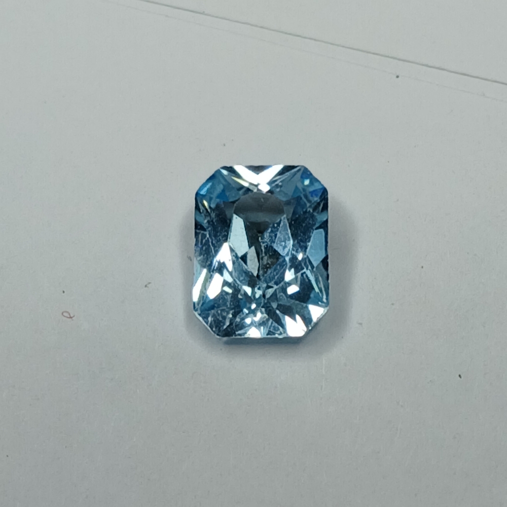 Sparkling Sky Blue Topaz Gemstone 8x6mm